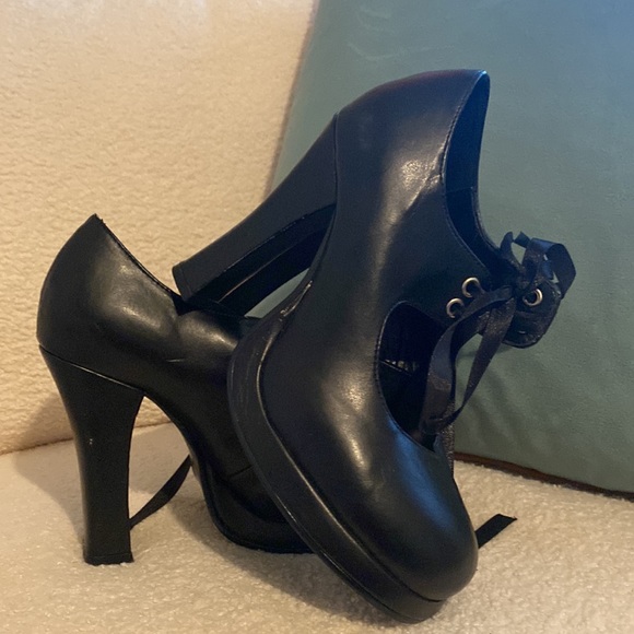 Vintage Hot Topic Dolly Heels in size 6 - Picture 4 of 5